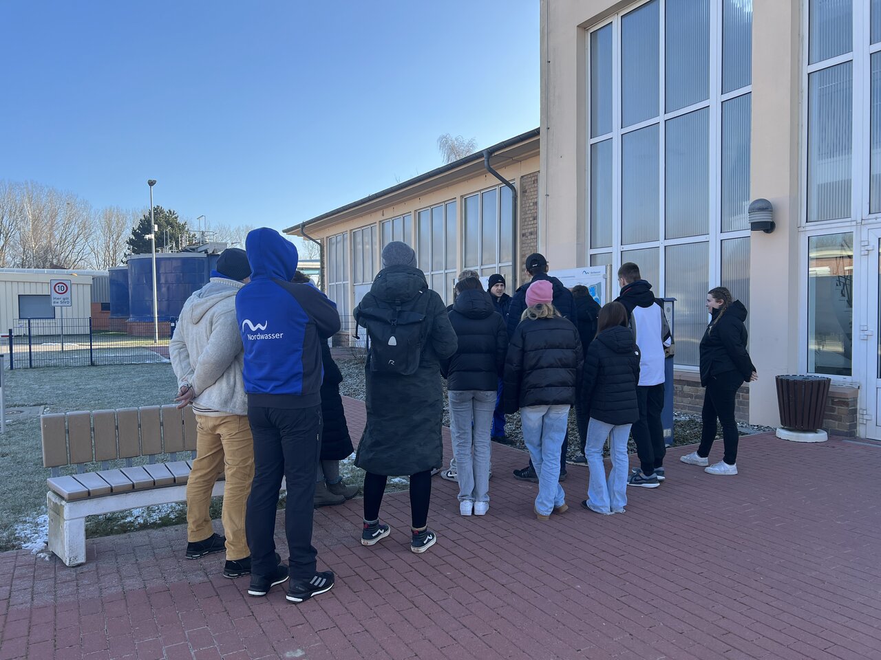 Schülergruppe auf Kläranlage Rostock