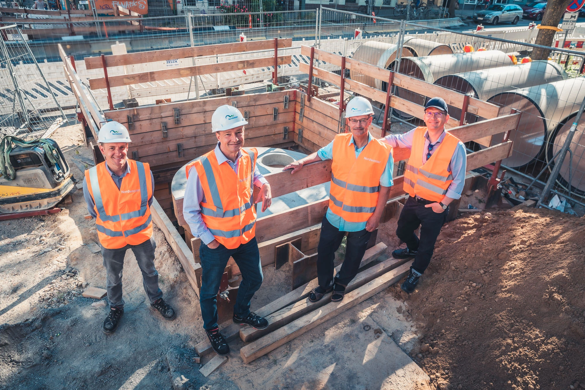 Gruppenfoto auf der Baustelle