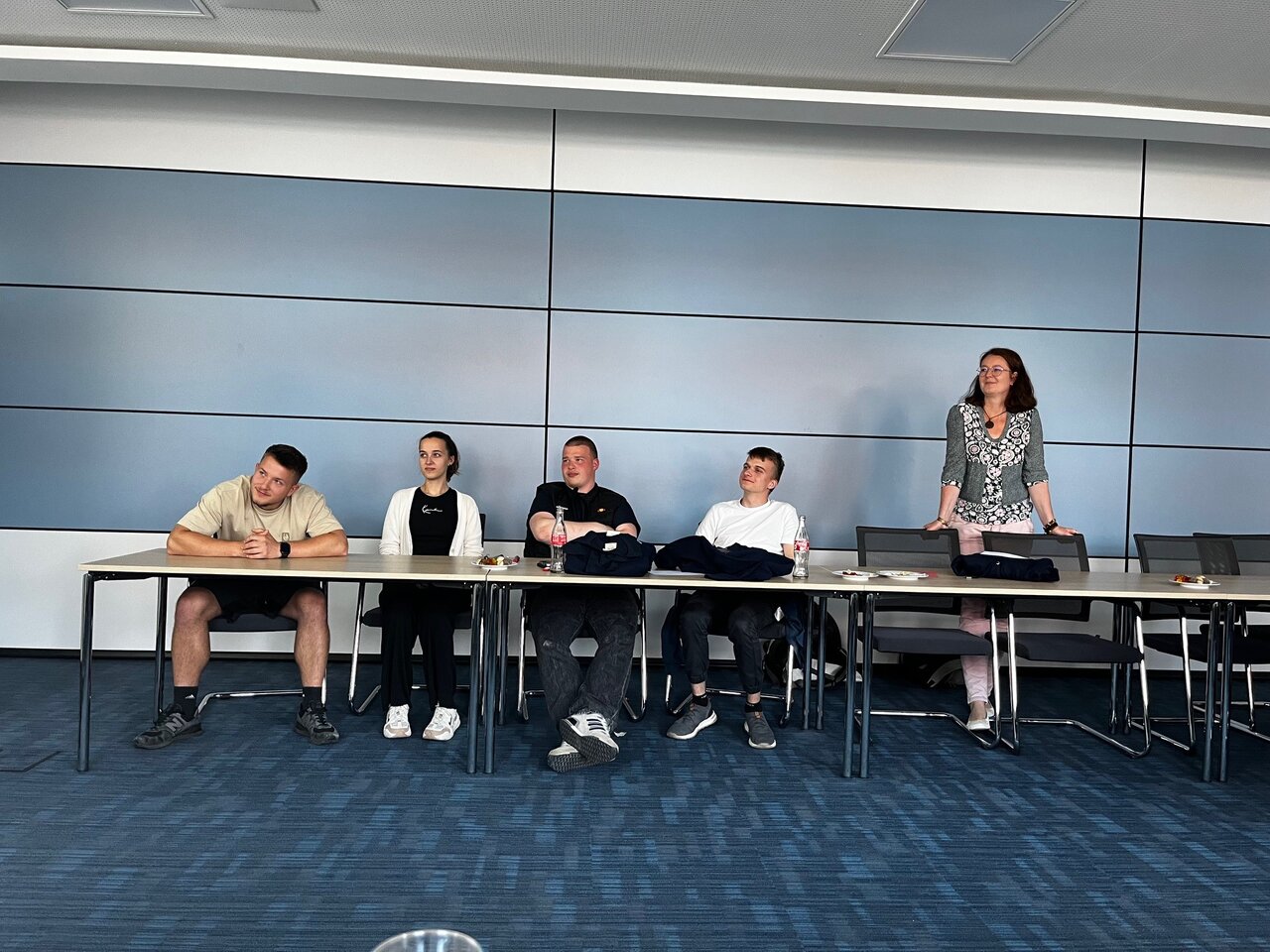 Gruppenfoto Azubis und Mandy Tschirner