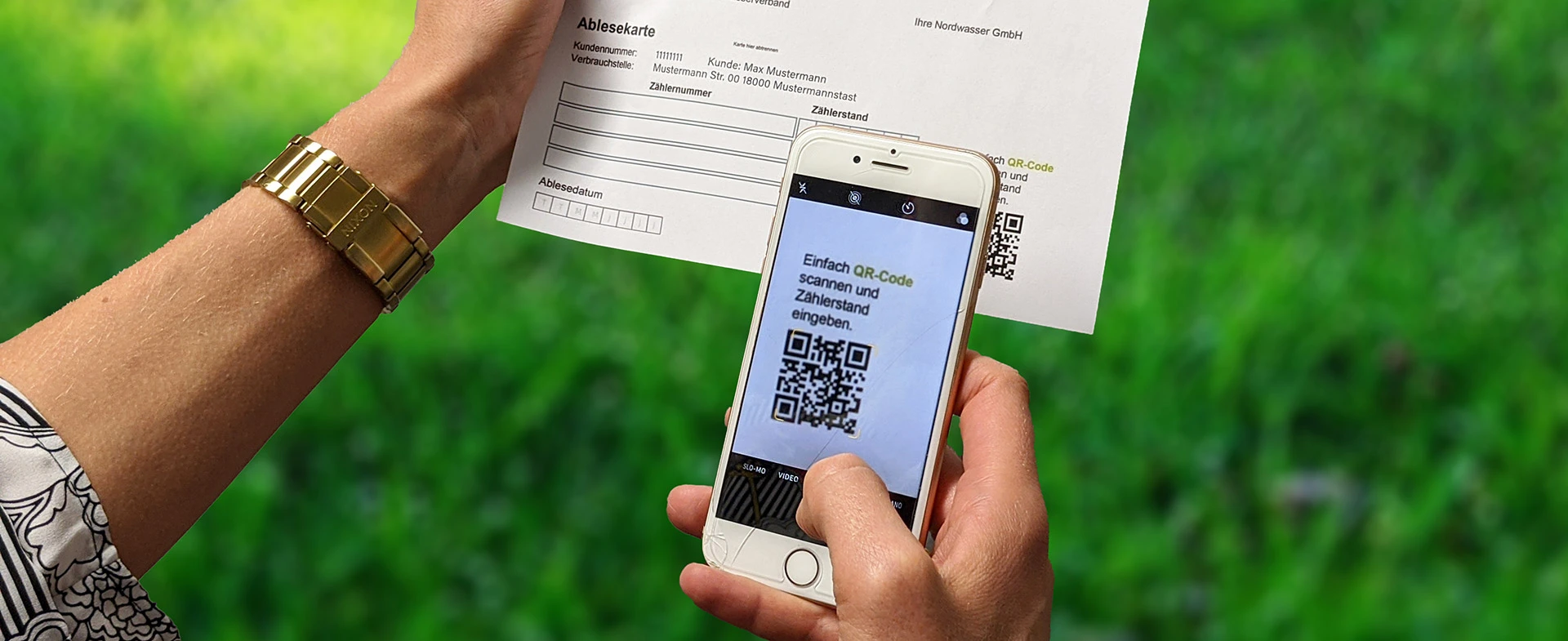 QR Code von Bescheid wird gescannt