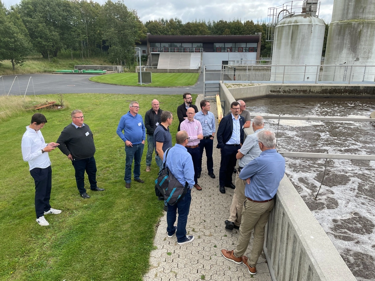 Gruppe auf der Kläranlage
